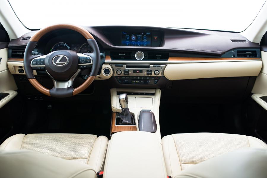  Lexus ES300h 2016 года  (фото 7 из 22)